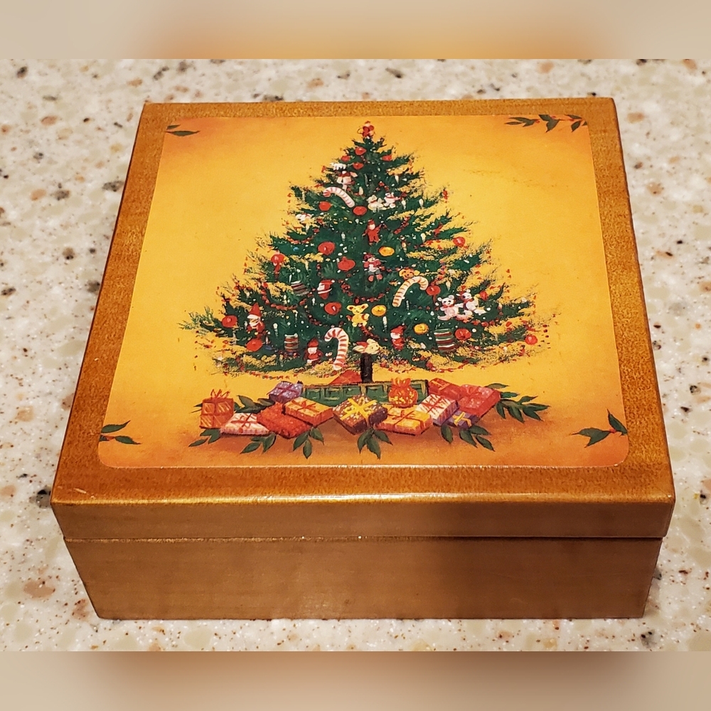 Vintage Winter Coasters in matching Wood box Excellent Condition